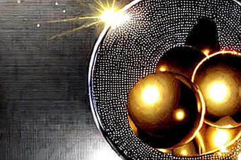 Gold Drops on Rate Hike Fear Despite Iran Tensions: Bitcoin's Safe-Haven Signal Decoded